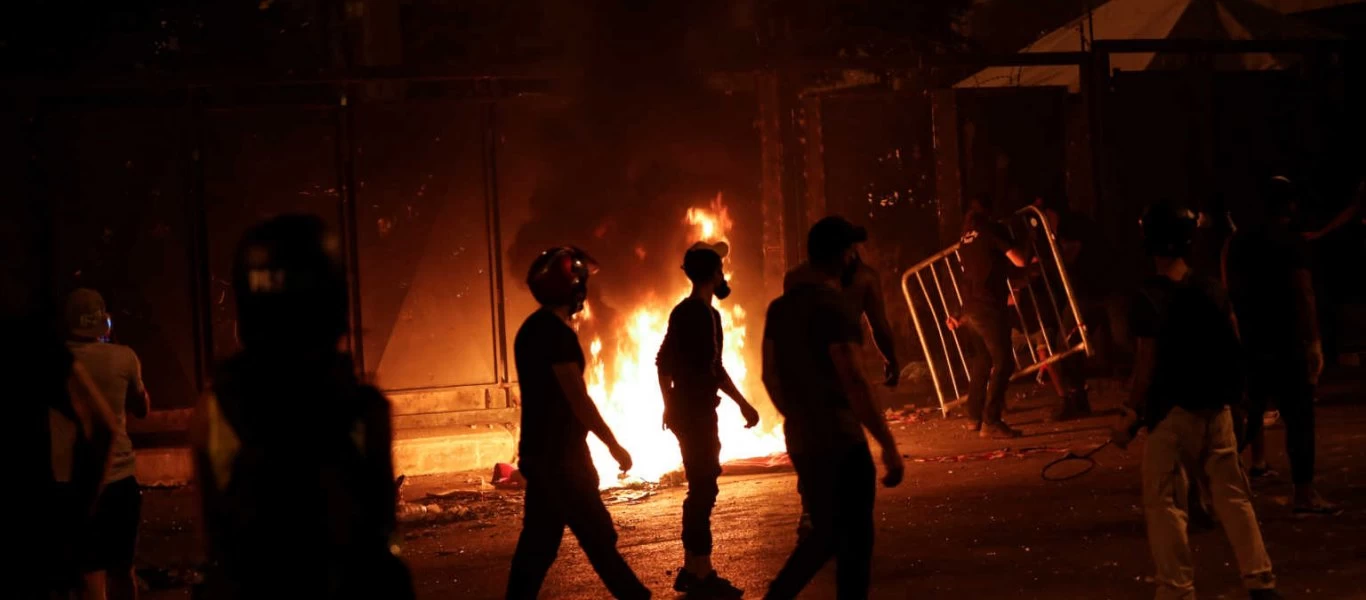 Λίβανος: Στις «φλόγες» η Βηρυτός - Αντιμέτωπες με την οργή του κόσμου οι αρχές (φώτο)